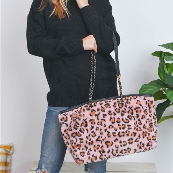 New Boutique Pink cheetah furry purse - Picture 2 of 3